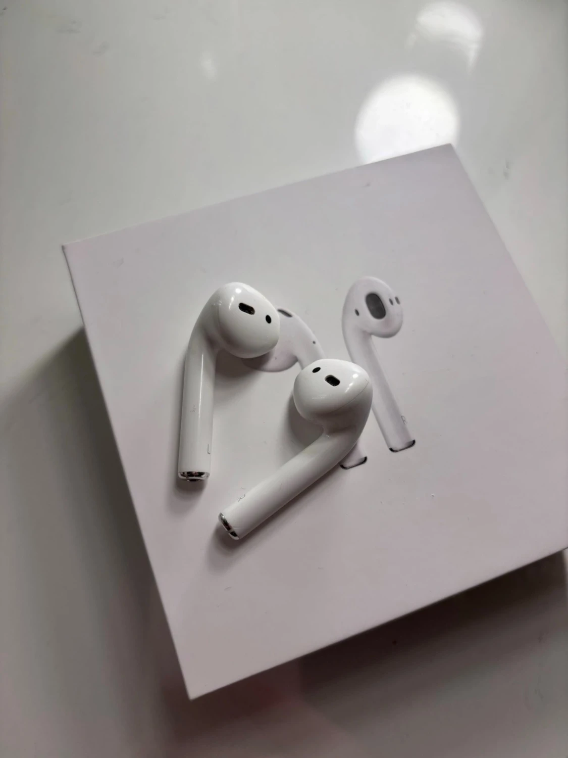 Apple AirPods (2nd generation) - 4