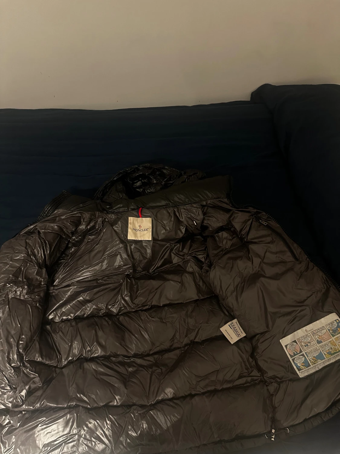 Svart Moncler pufferjacka med huva - 1