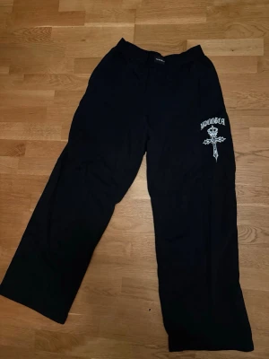 Svarta Youngla byxor  - Youngla M byxor 