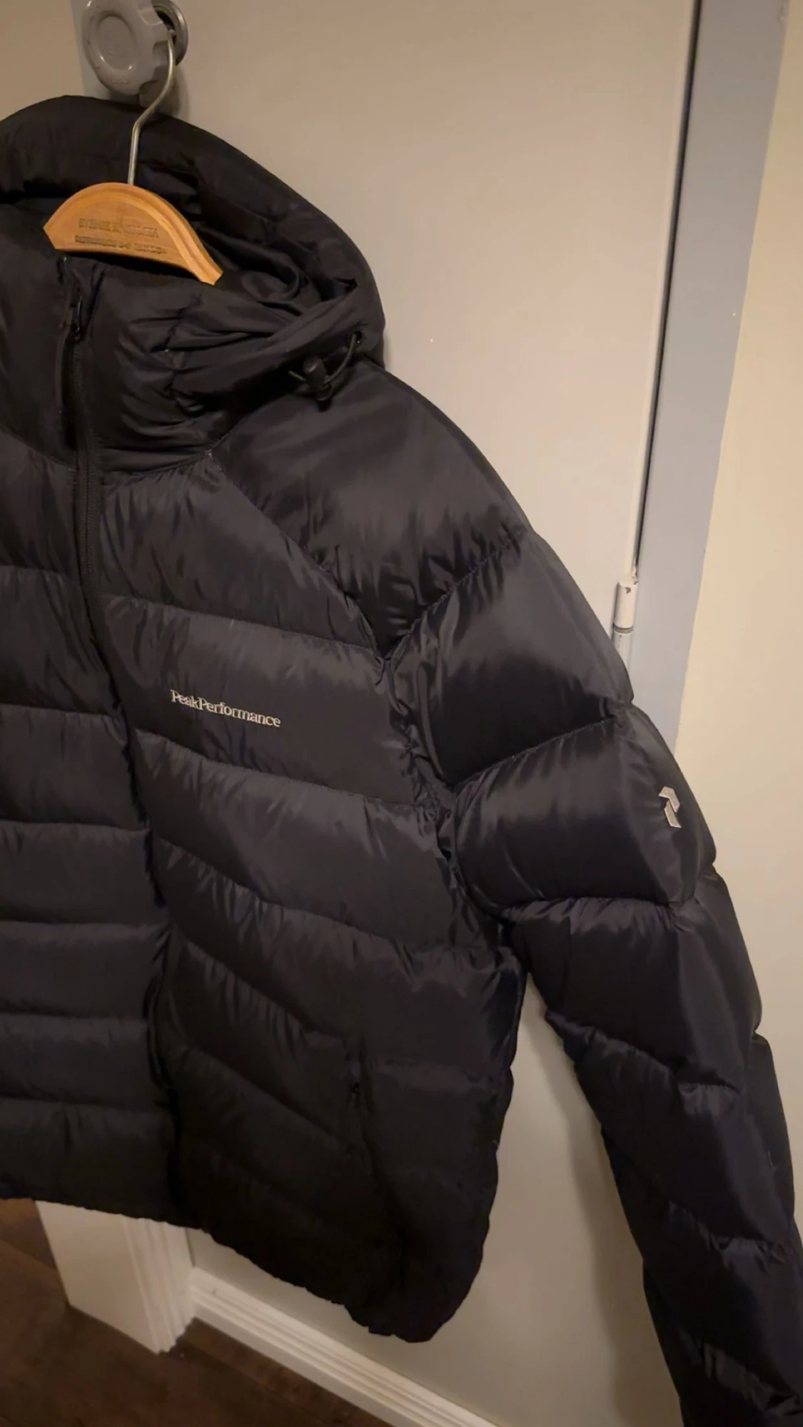Svart dunjacka Peak Performance XL - 4