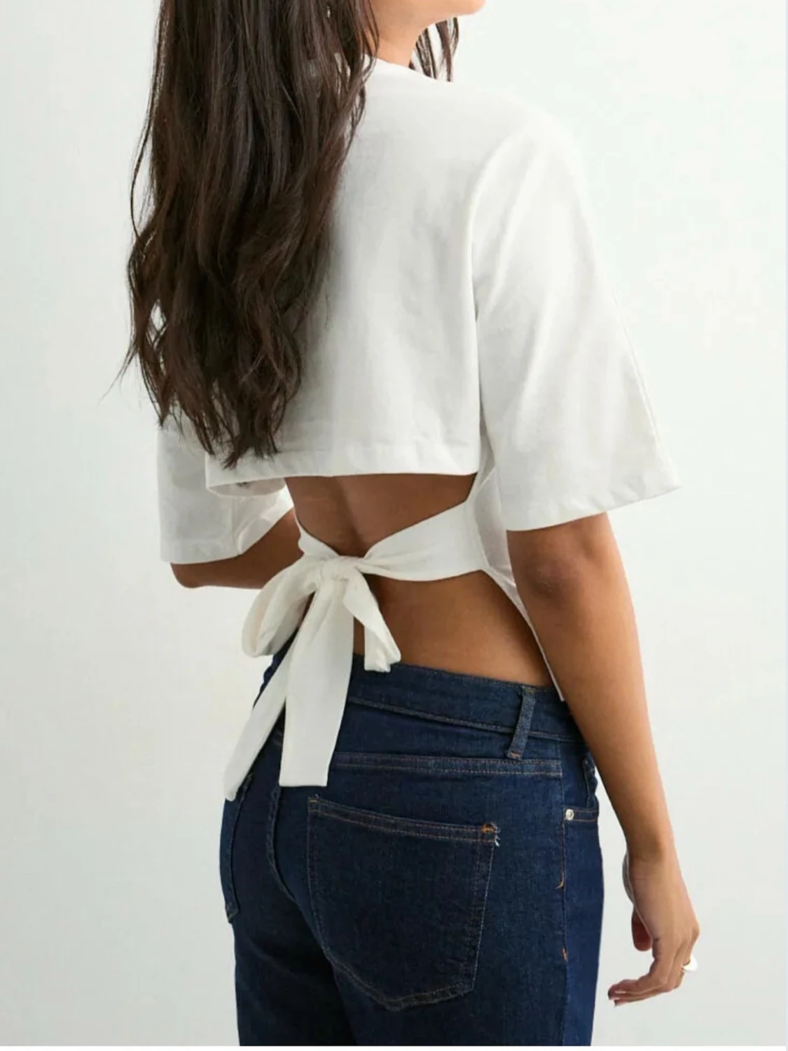 Vit croppad topp med knyt i ryggen