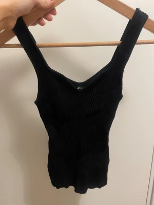 Ribbat linne - Ribbad topp från Gina Tricot💕 mycket bra skick