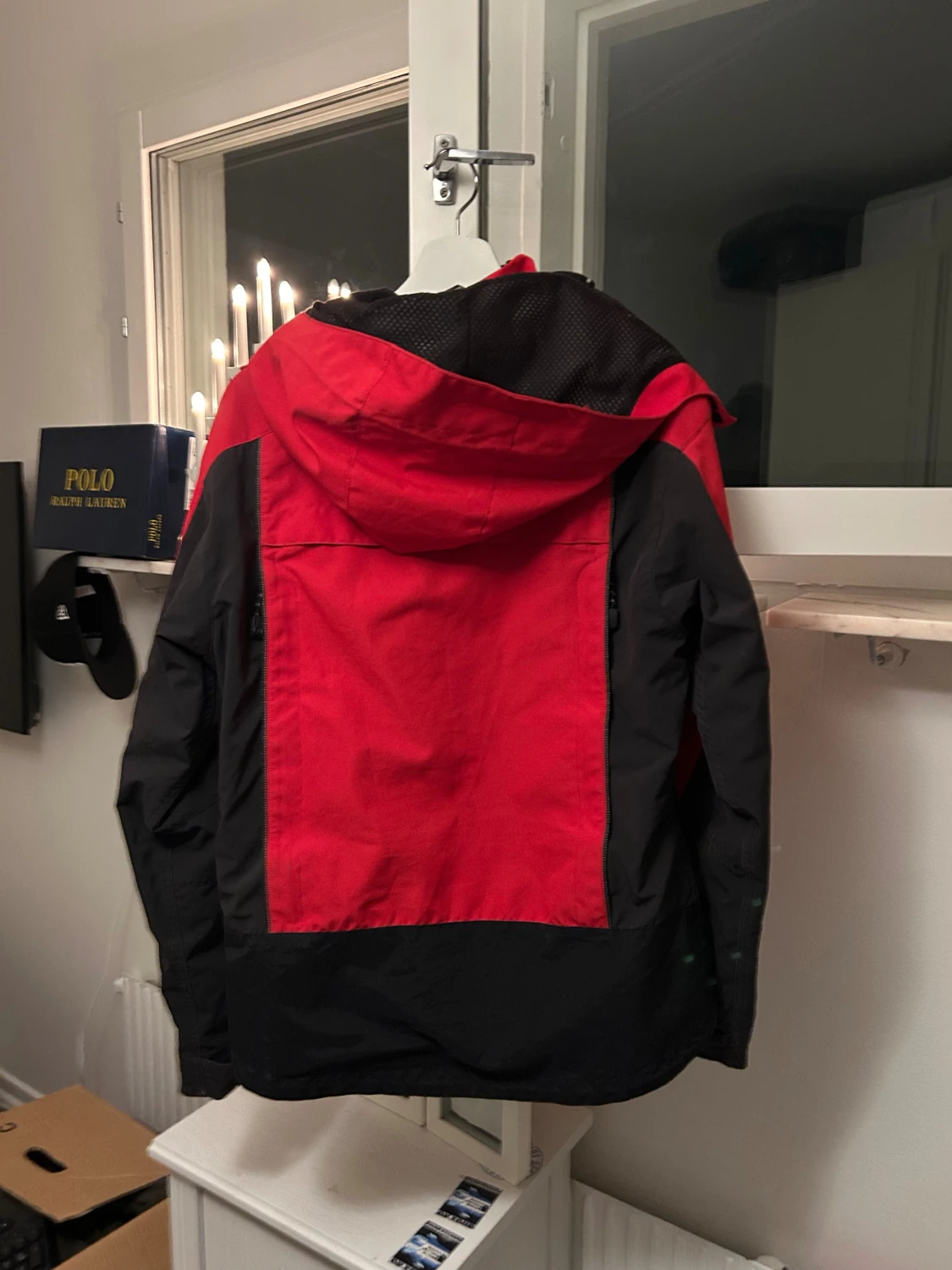 Röd och svart vindjacka från Craft - 1