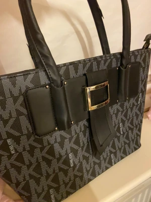 Nästan ny  - Mickel kors änvänd en gång bara helt nytt 