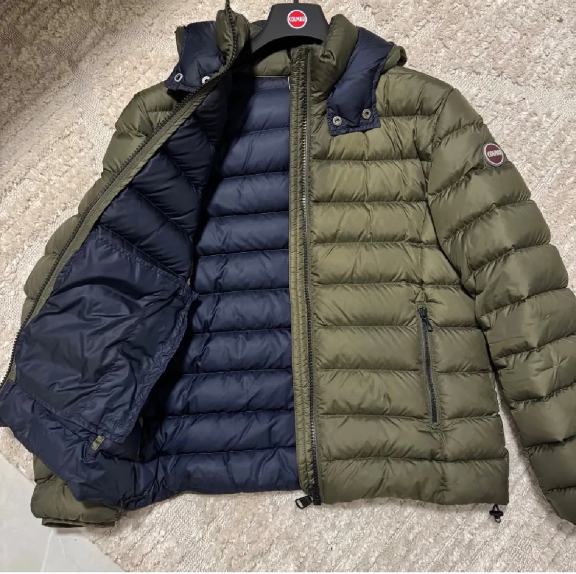 Olivgrön pufferjacka från Colmar - 1