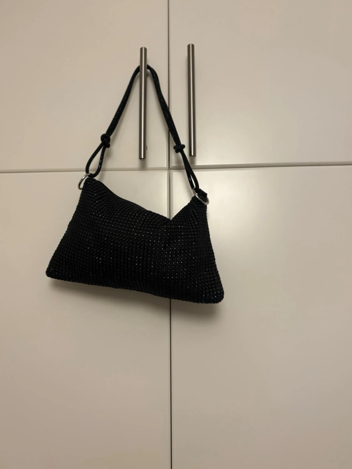 Svart glittrig axelväska - 2