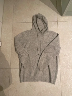 S • Kashmir tröja • John Hendric - Fet Kashmir tröja, nypris 1400. Pris kan diskuteras.