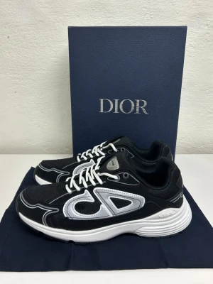 Dior B30 Sneakers - Helt ny aldrig använd. Storlek 44. Snabb frakt fraktar inom 24h.