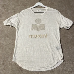 Isabel Marant t-shirt - Säljer min Isabel Marant t-shirt i storlek M.