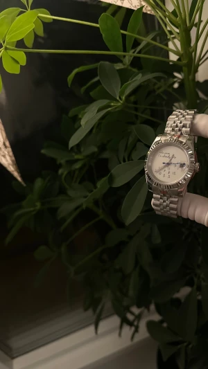 Seiko mod ”who cares i’m already late” - Hej! Perfekt julklapp här! Helt ny stilren klocka som passar till allt, fortfarande inplastad, aldrig använd, medkommer låda och putsduk, toppkvalitet och armbandet går att justera så det passar alla! För mer frågor osv är det bara att skriva! Pris är ej satt i sten! Mvh