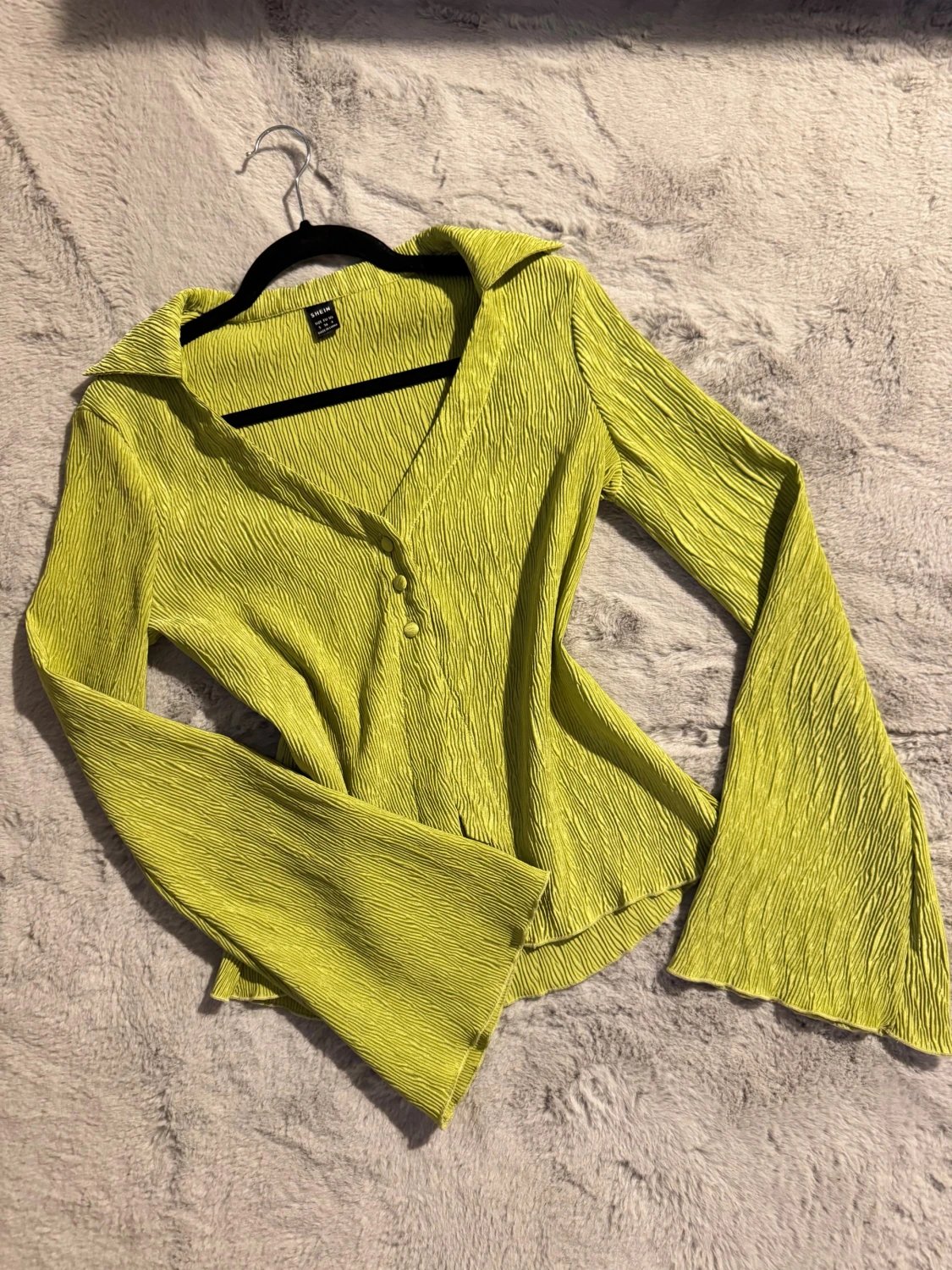 Blus med vida ärmar