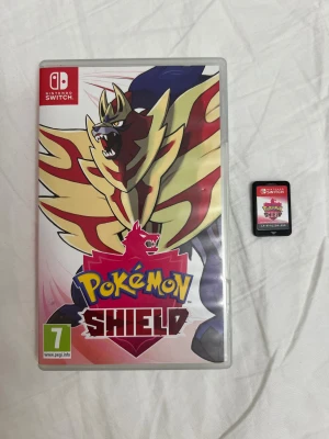 Pokémon Shield - Pokémon Shield till Nintendo Switch. Kan skickas/samfraktas med andra annonser eller mötas upp i Örebro. Finns på andra sidor.