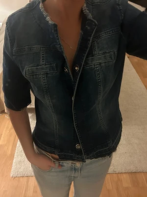 Jeans topp  - Köpt på plick så vet ej märke. Ingen tecken på användning. ❤️❤️super snygg och i Jeans material i strl S