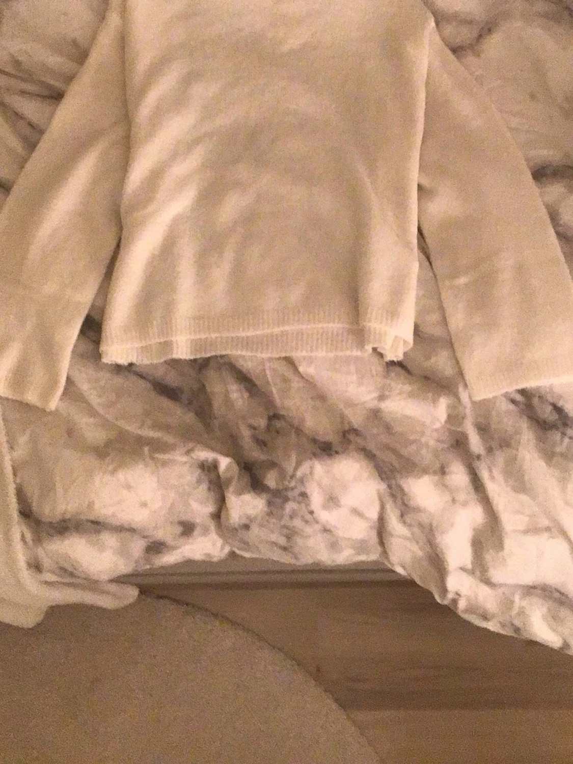 Vit stickad tröja  - 1