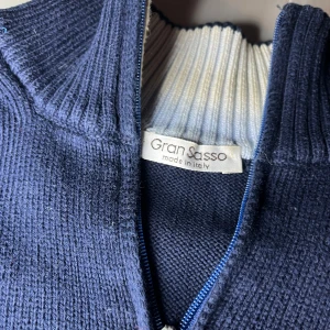 Gran Sasso Halv Zip  - Gran Sasso Halv Zip, mycket bra skick, inga defekter eller så | Storleken är L men passar M | 