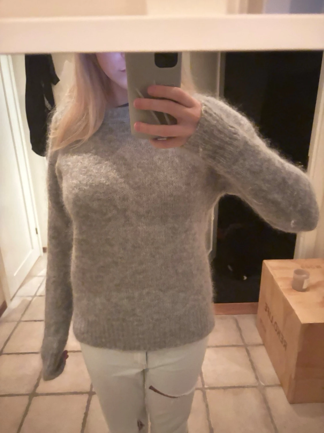 Grå fluffig stickad tröja - 1