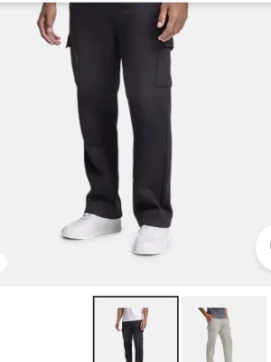 Svarta cargo-sweatpants utan tryck 🖤 - gott skick :D