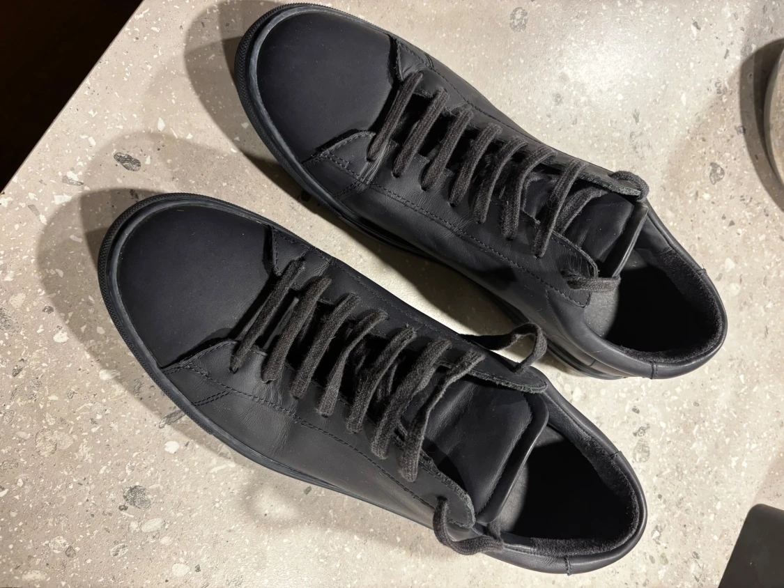 Mörkblå sneakers i skinn - Oliver Cabell  - 1