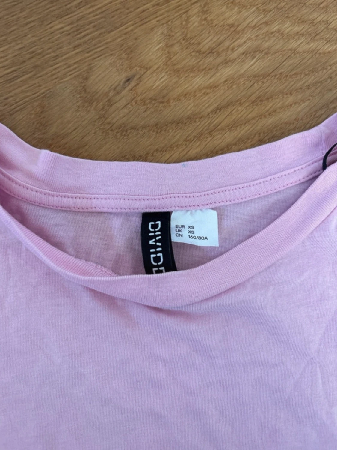 Ljusrosa NASA t-shirt från DIVIDED - 2