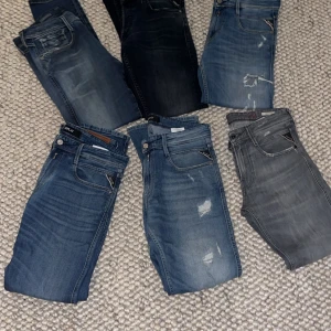 Replay jeans  - 6 par replay jeans. 5 par Anbass och 1 par Grover ni kan också köpa enskilt inne på min profil!                   W 29-33 
