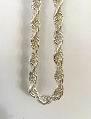 Halsband med silverplätering 10mm - Halskedja i rostfritt stål 316L, Plätering 925 sterling silver. Bredd: 10mm, Längd: 60 cm