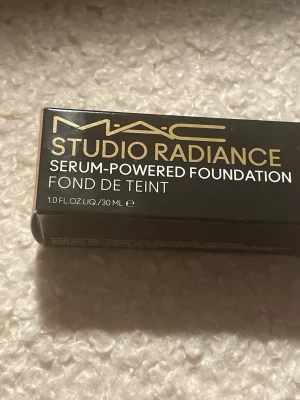 Mac Studio radiance foundation c3,5 - Endast testad