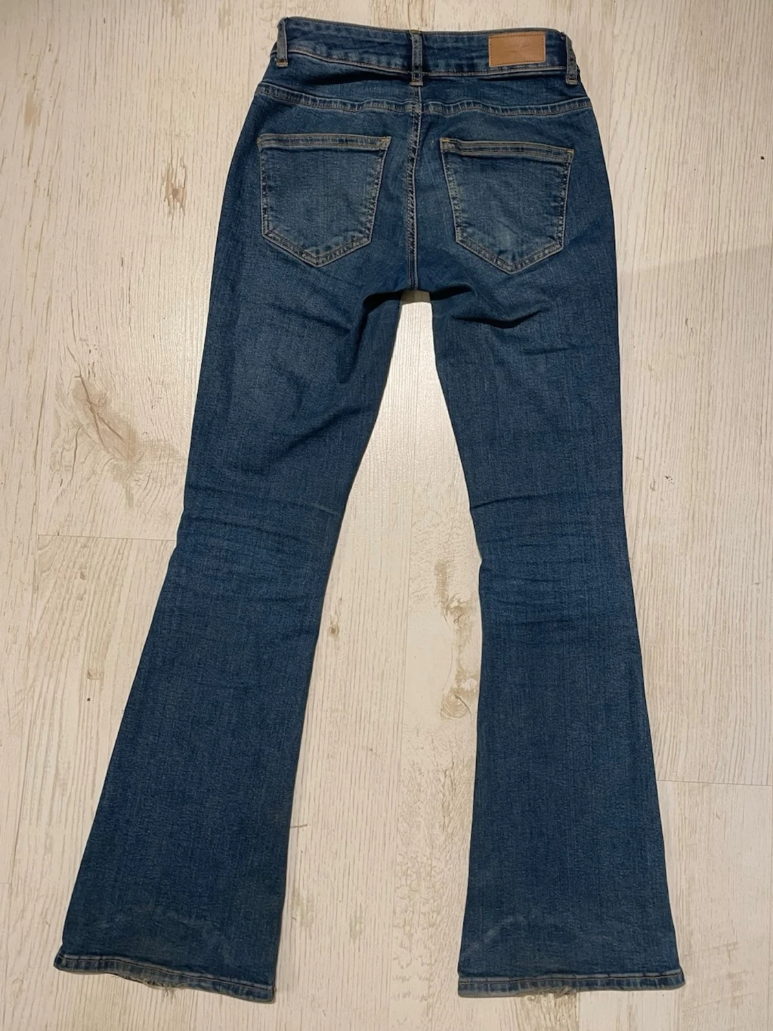 Lågmidjade bootcut jeans från Vero Moda - 1