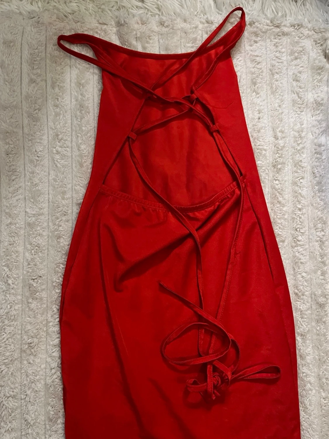 Röd tajt långklänning med snörning - 1