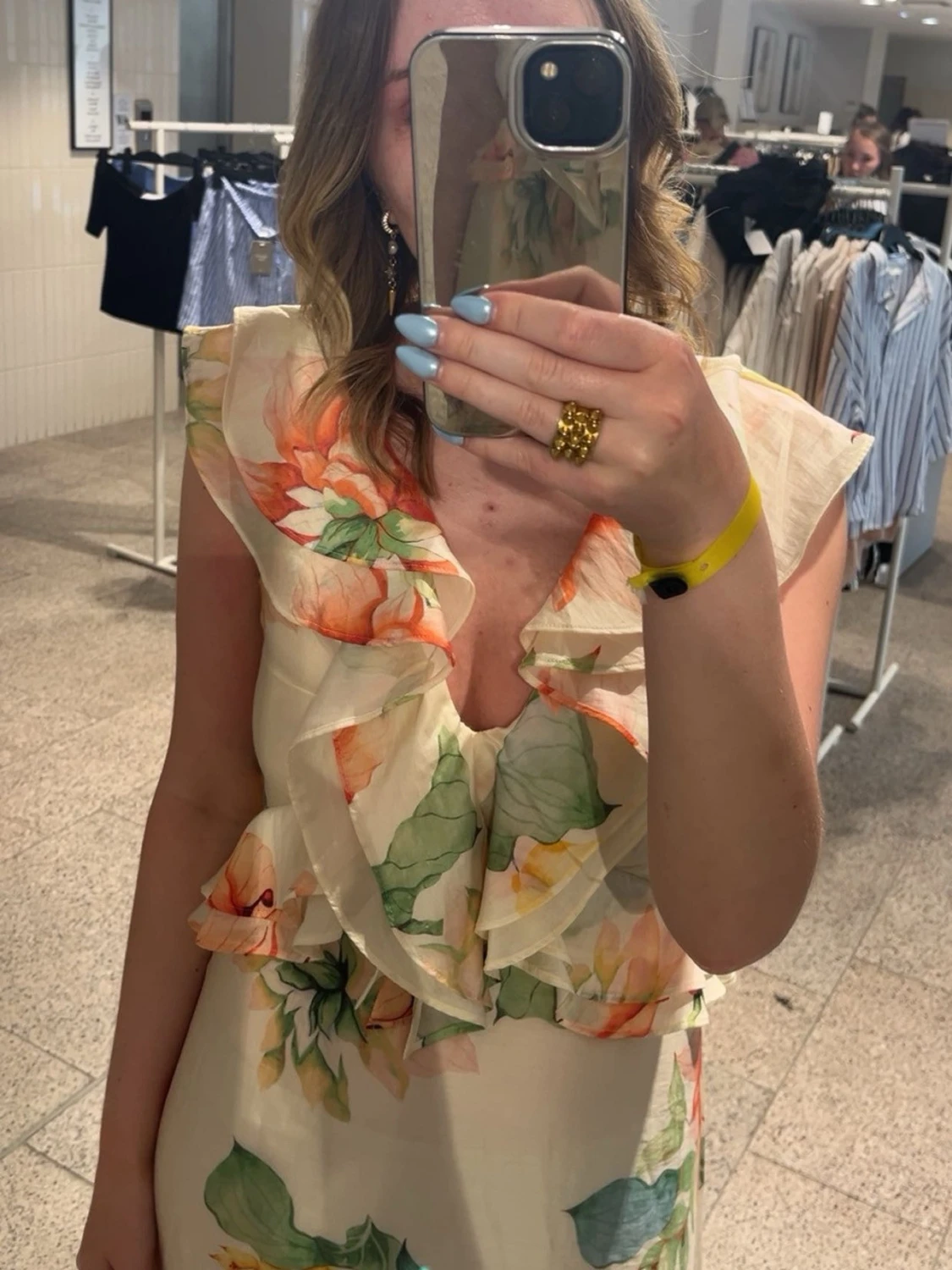 Blommig långklänning med volang - 1