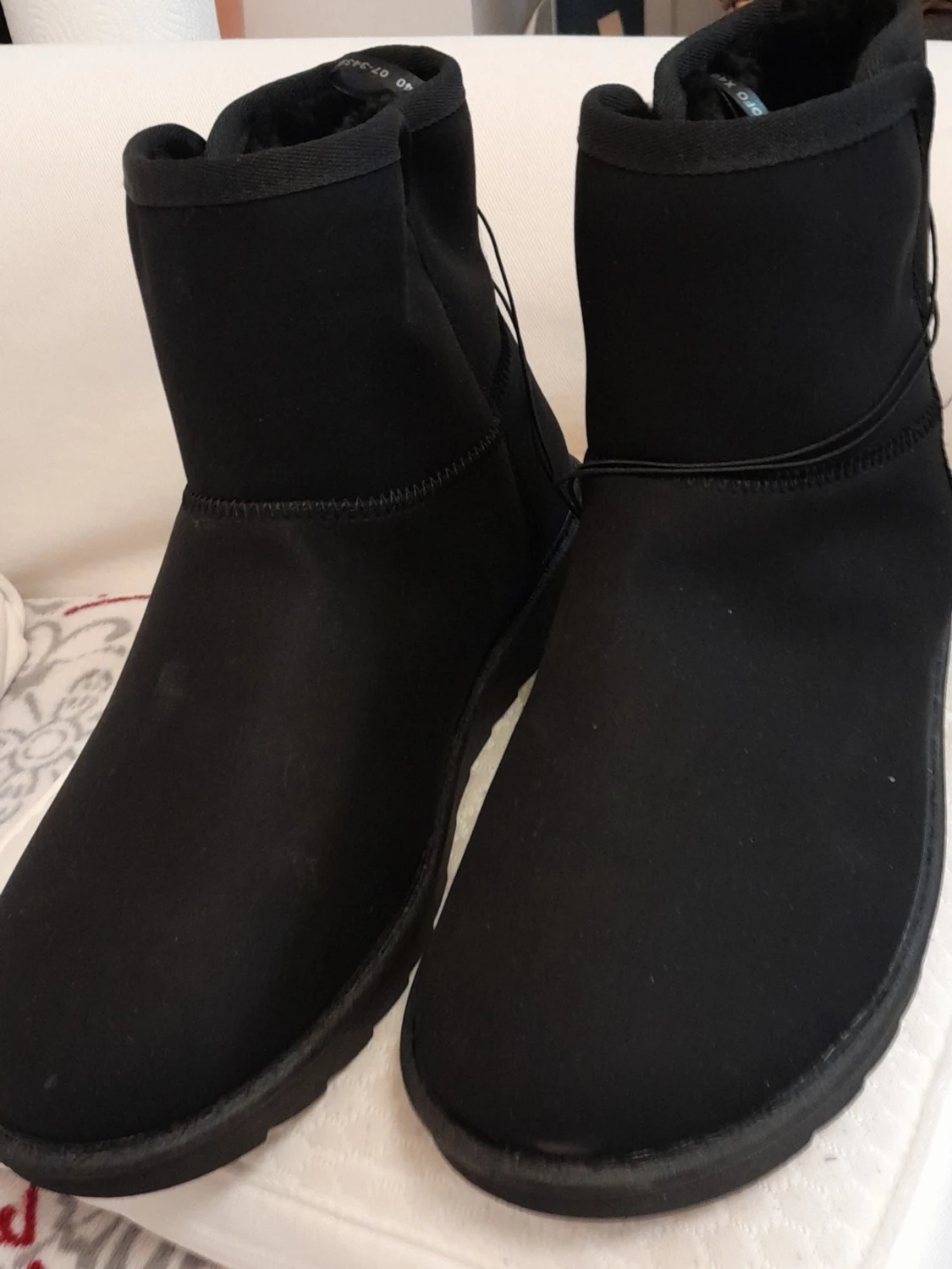 Svarta boots i mockaimitation, storlek 40