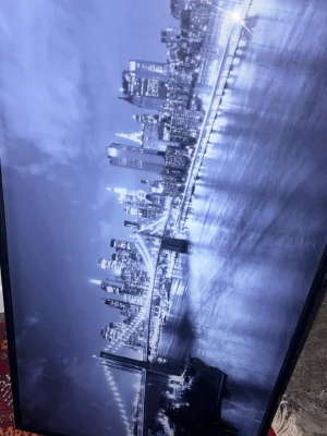 Tavla över Manhattan, New York. .  - Lite tyngre tavla ksk då den har en jätte fin ram☺️ storlek- 87x47cm