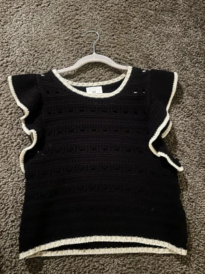 Stickad topp - Stickad topp ifrån h&m i strl xs /s 