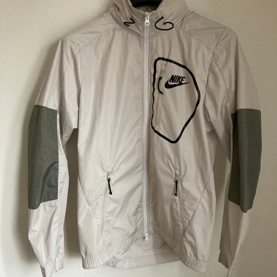 Nike jacka beige storlek S