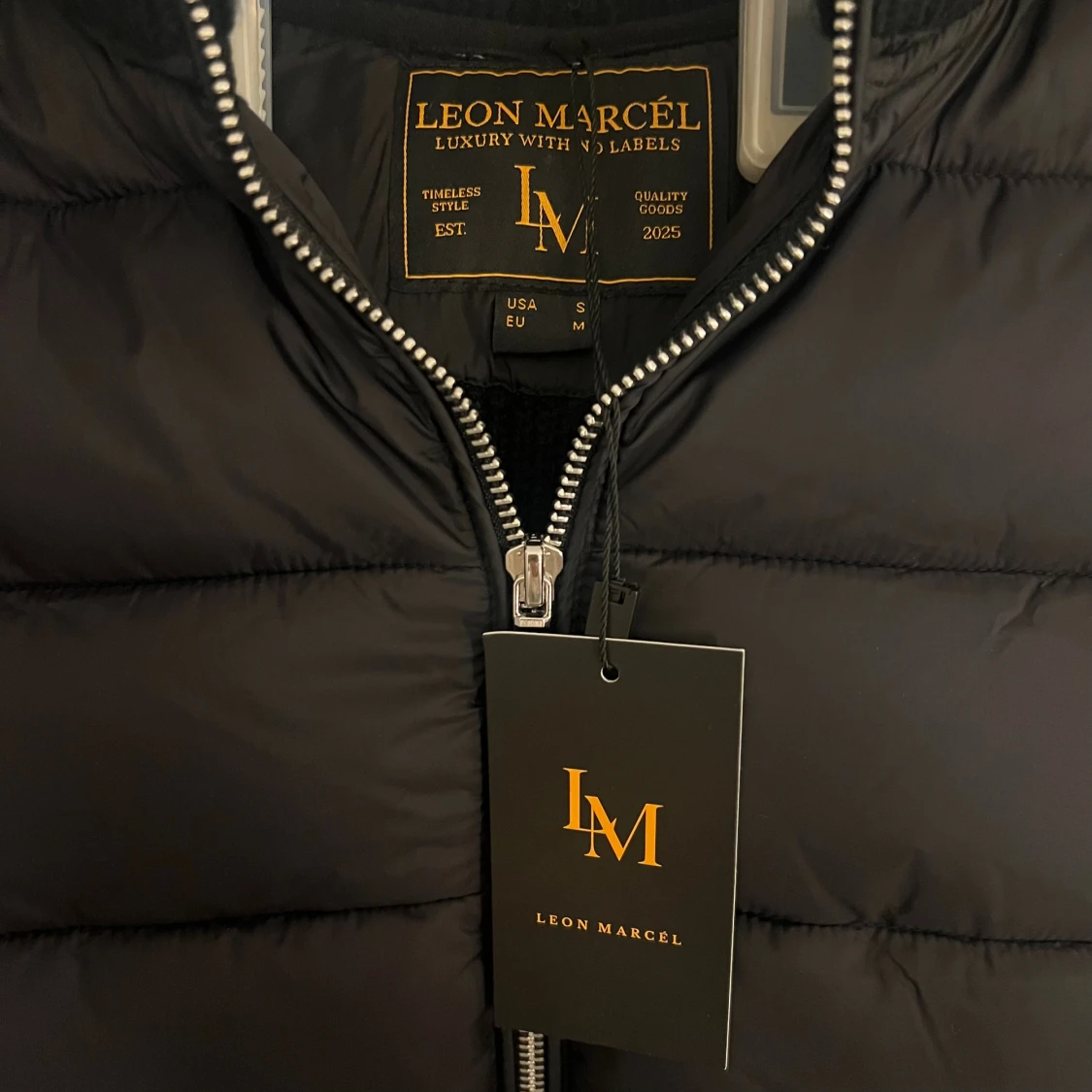 Svart pufferjacka från Leon Marcel - 2