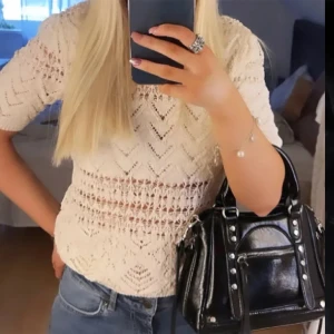 Nakd väska - denna väska från Nakd. Jätte bra skick söt till vintern 