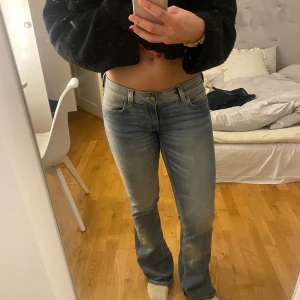 Cheap Monday jeans  - Cheap Monday jeans. Aldrig använda och etiketten sitter kvar. Säljer då jag aldrig hann skicka tillbaka dom! Dom är low waist bootcut i storlek 30/34. Jag är 170cm och de är lite långa på mig 💕💕