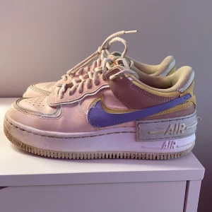 Air force 1 Nikeskor - Köpta i Tyskland för ungefär 2-3 år sedan,för ungefär 150 euro. Pris kan diskuteras! 💗