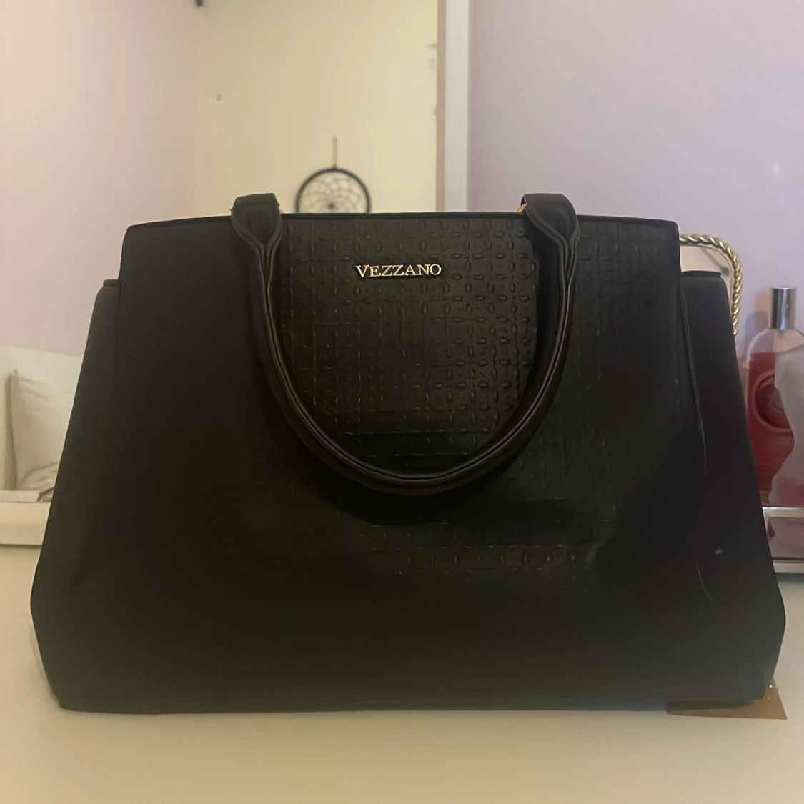 Svart handväska från Vezzano