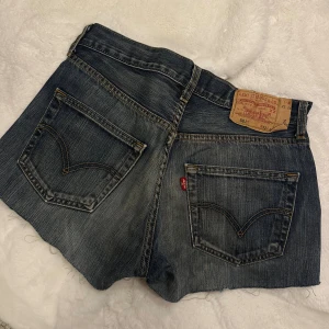 Levis shorts  - Avklippta 501:or W: 32  Passar mig med 36 i jeans i vanliga fall☺️