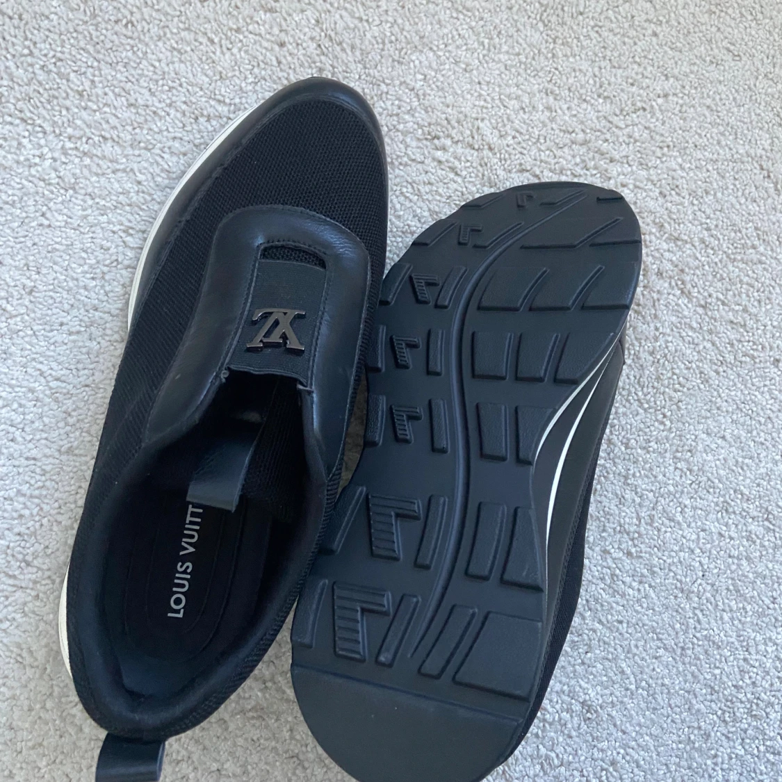 Louis Vuitton svarta sneakers - 1