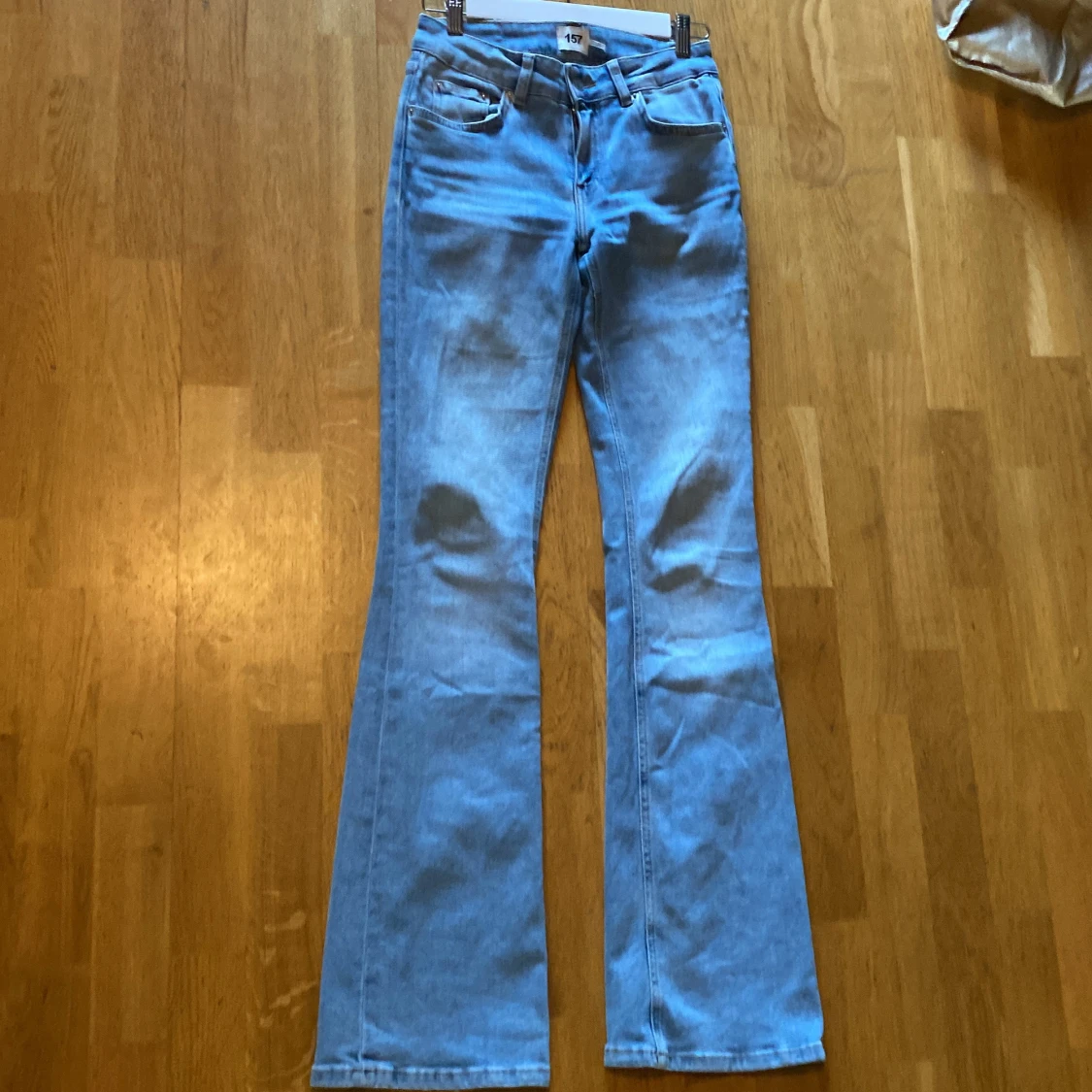 Ljusblå bootcut jeans från Lager 157 - 2