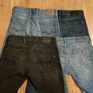 Replay, Dondup, Jack & Jones jeans  - Flera par jeans från Replay och Jack & Jones och dondup i olika blå och svarta tvättar. Storlekar från w31-w34. Varje par jeans har sin egen annons på profilen.OBS Svarta jeansen är sålda🙌🔥⚜️