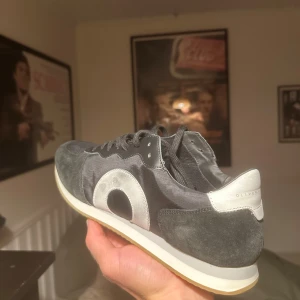 Nya oliver cabell - Sprillans nya oliver cabell skor, enbart testade en gång inomhus. Insåg att de var för små trots att storlek 44 vanligtvis passar. De är alltså lite små i storleken. Ställ frågor vid minsta fundering!😄