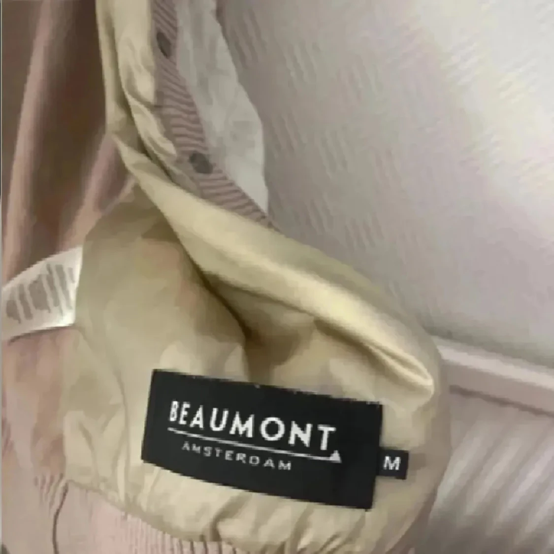 Quiltad beige kofta från Beaumont - 2