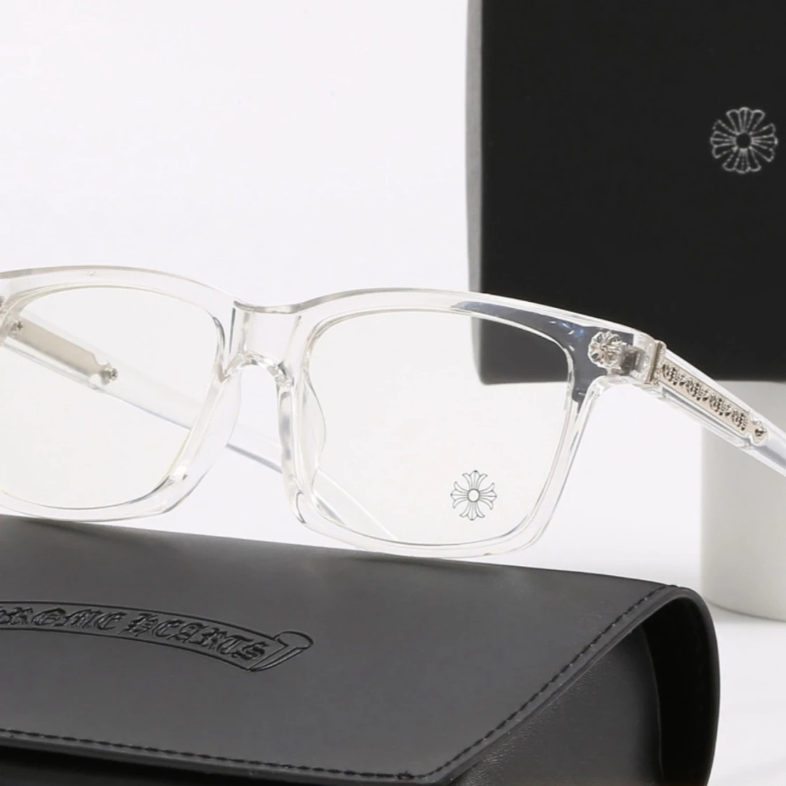 Transparenta glasögon från Chrome Hearts