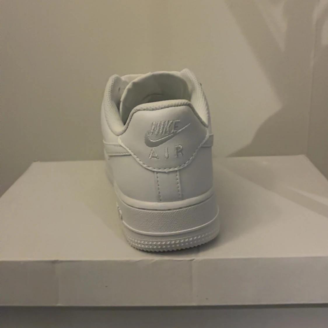 Nike Air Force 1 helvita sneakers - 1