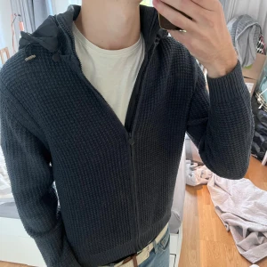 Stickad cardigan från Polo Club - Riktigt snygg stickad cardigan från Polo Club med huva | Storlek S | Bra skick✅