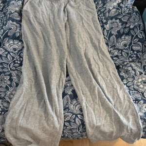 Bikbok mjukisar - Så fina lågmidjade mjukisar från bikbok, populära ❤️