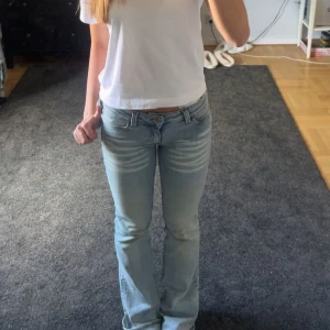 Weekday jeans - Helt nya weekday jeans, använda en gång! Strl 27/32, jag är 164.