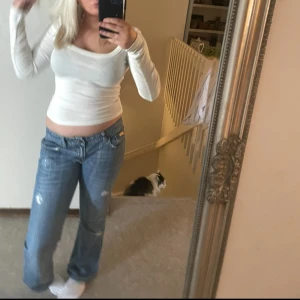 Snygga d&g jeans  - Super snygga d&g jeans mycket bra skick säljer då jag inte andvänder dom särskilt mycket.  Midjemått:ca 40cm💕 Innerbenslängd:ca 71 cm💕